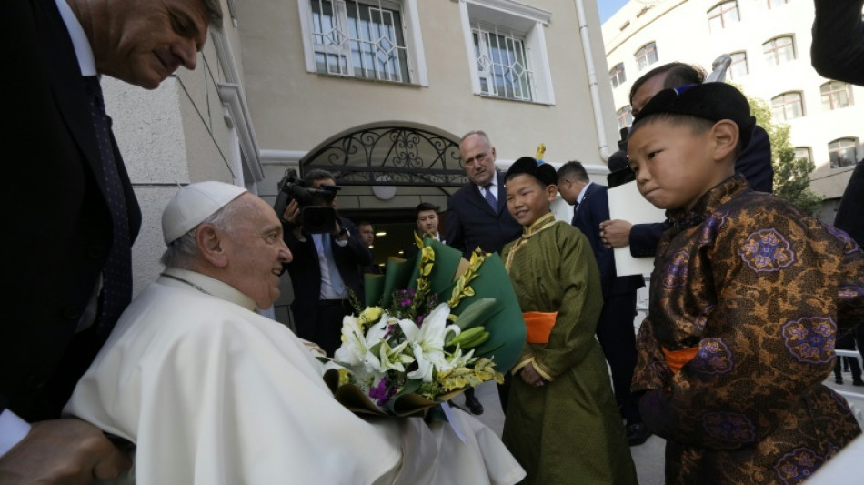 Papa deixa a Mong&oacute;lia ap&oacute;s viagem com v&aacute;rios gestos em dire&ccedil;&atilde;o &agrave; China
