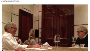 Dem&oacute;cratas publican fotos de Epstein con Trump, Clinton y Woody Allen