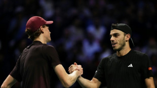 Sinner vai &agrave;s quartas do Masters 1000 de Paris; Shelton e De Minaur se garantem no Finals