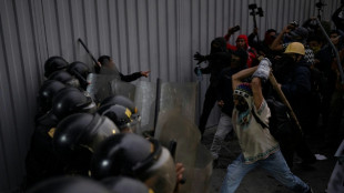 Segundo dia de protestos contra o governo em Lima ap&oacute;s confrontos com a pol&iacute;cia