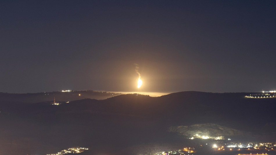 Idf, colpiti obiettivi Hezbollah in pi&ugrave; di 10 aree in sud Libano