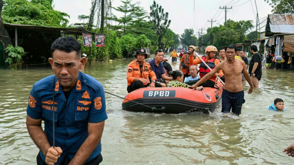 Devastadoras inundaciones dejan más de 300 muertos en Indonesia y Tailandia