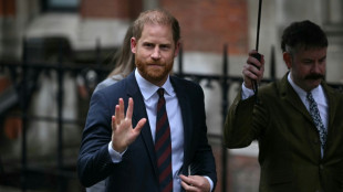 Le prince Harry t&eacute;moigne contre des tablo&iuml;ds devant la Haute Cour de Londres