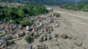 Rescatistas buscan a cientos de personas tras riadas entre Nepal y T&iacute;bet que dejan 160 muertos
