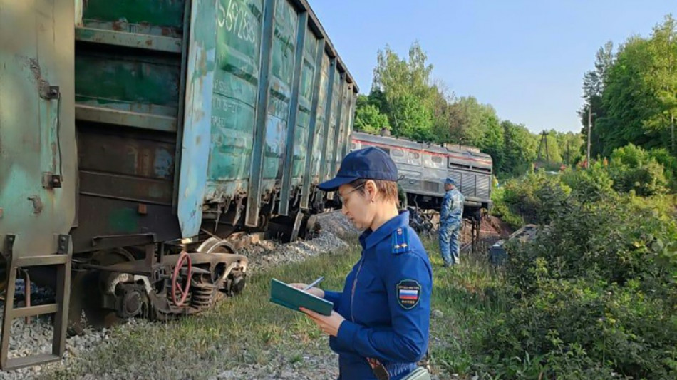 Gouverneure: Sieben Tote nach Einsturz zweier  Brücken und Zugentgleisungen in Russland