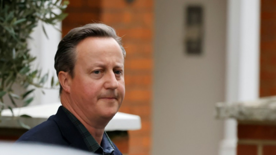Retorno inesperado do ex-premi&ecirc; Cameron como chanceler do governo brit&acirc;nico em crise