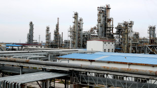 Petrolio ancora gi&ugrave; a 67,21 dollari al barile