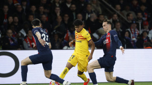 Calcio: "Yamal pu&ograve; lavorare al semaforo", bufera in Spagna