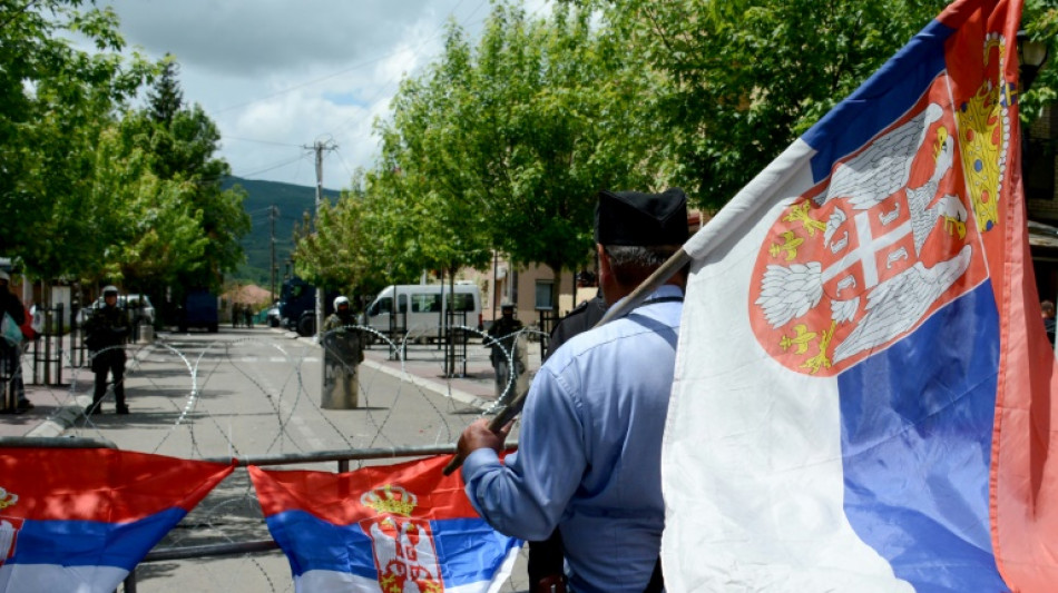 Soldados da Otan no Kosovo refor&ccedil;am seguran&ccedil;a contra manifestantes s&eacute;rvios