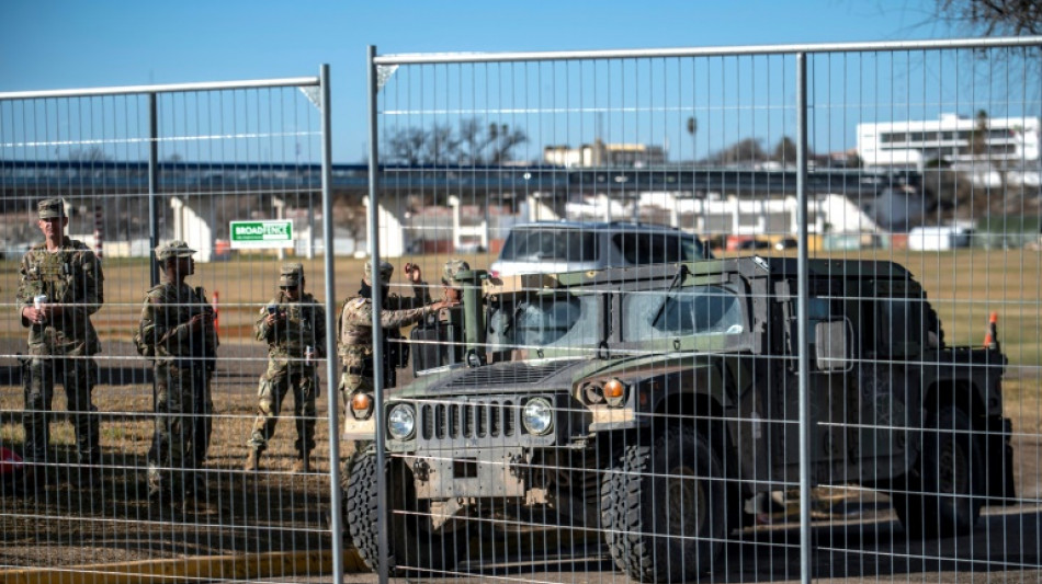 Texas anuncia constru&ccedil;&atilde;o de base militar na fronteira com o M&eacute;xico