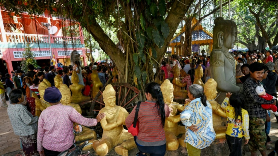 El primer ministro tailand&eacute;s disuelve el Parlamento, en medio de choques fronterizos con Camboya