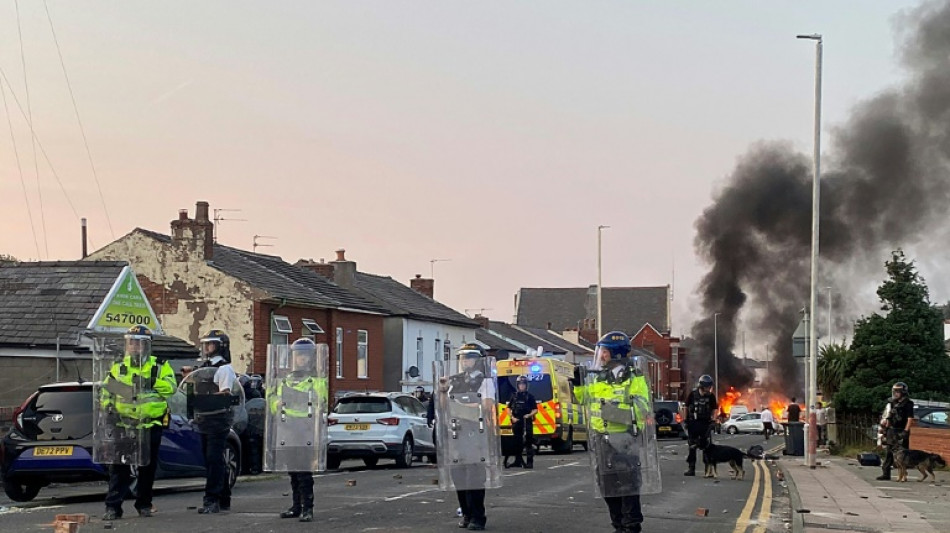 Gewalt nach t&ouml;dlichem Angriff auf tanzende Kinder in England - 39 Polizisten verletzt