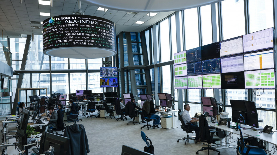Borsa: l'Europa è debole in avvio, Parigi -0,02%