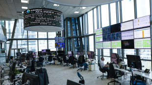 Borsa: l'Europa è debole in avvio, Parigi -0,02%