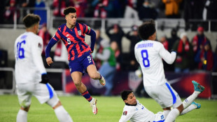 US, Canada win to lead CONCACAF World Cup race