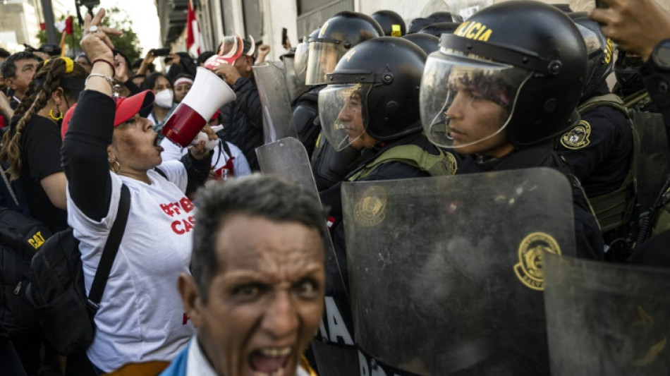 P&eacute;rou: des milliers de manifestants &agrave; Lima contre le pr&eacute;sident Castillo