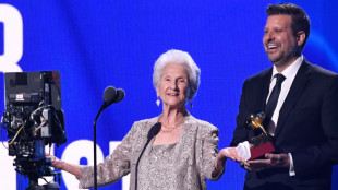 "Nunca es tarde": cantante de 95 a&ntilde;os se lleva el Grammy Latino a artista revelaci&oacute;n