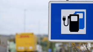 Espanha pede que UE mantenha veto à venda de carros com motor à combustão a partir de 2035