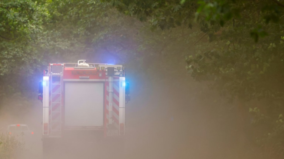 Feuerwehr nach Explosionen im Berliner Grunewald im Gro&szlig;einsatz