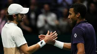 Masters 1000 de Paris: Vacherot stopp&eacute; par Auger Aliassime, Zverev rejoint Sinner en demies