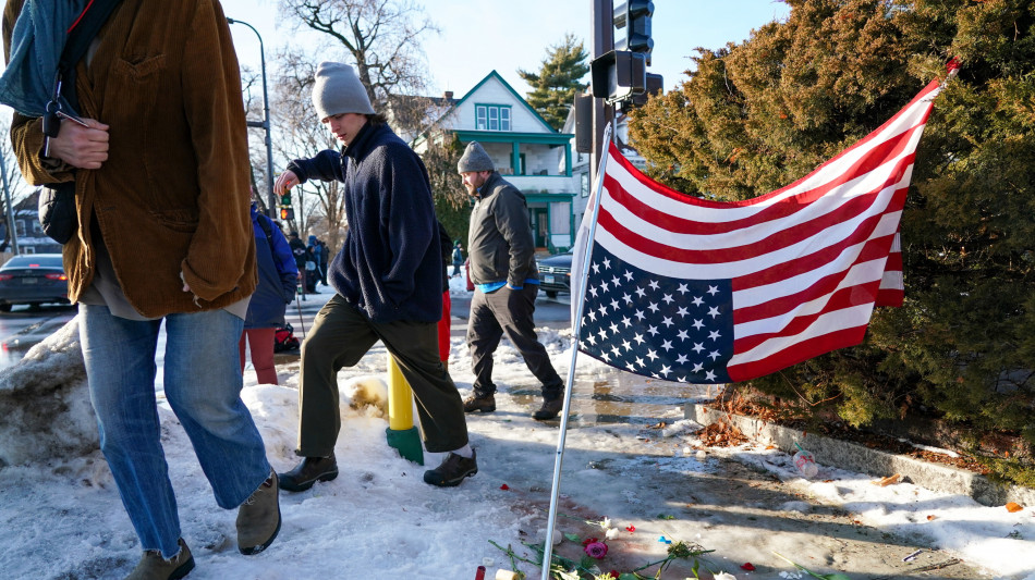 Federali usano lacrimogeni a Minneapolis per disperdere protesta