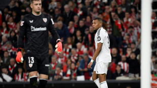 Mbapp&eacute; volta a perder p&ecirc;nalti e Athletic vence Real Madrid no Espanhol