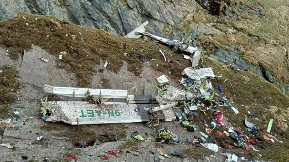 Localizan a casi todos los cuerpos en Nepal en el lugar donde se estrell&oacute; un avi&oacute;n