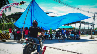 Trabajadores panameños rechazan levantar bloqueos por huelga en bananera de EEUU