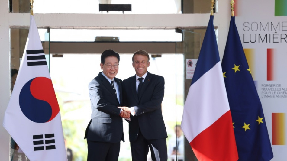 Sommet sur le cin&eacute;ma: Macron appelle &agrave; "reprendre le contr&ocirc;le" sur l'IA