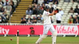 England dominate Pakistan, close in on Test series sweep