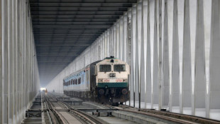 Al menos 17 muertos en India al derrumbarse un puente ferroviario en construcci&oacute;n
