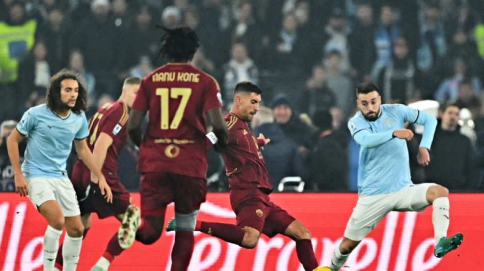 Roma vence Lazio em cl&aacute;ssico e ganha f&ocirc;lego no Campeonato Italiano