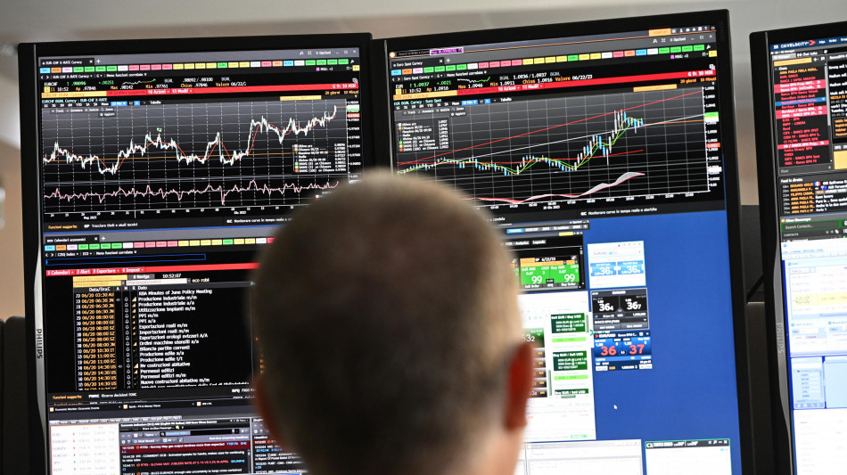 Lo spread tra Btp e Bund apre poco mosso a 64 punti