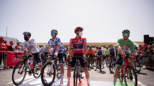 Ayuso (UAE) da positivo en Covid-19, pero seguir&aacute; en La Vuelta