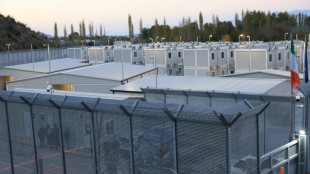 Parlamento Europeu aprova cria&ccedil;&atilde;o de 'centros de retorno' para migrantes