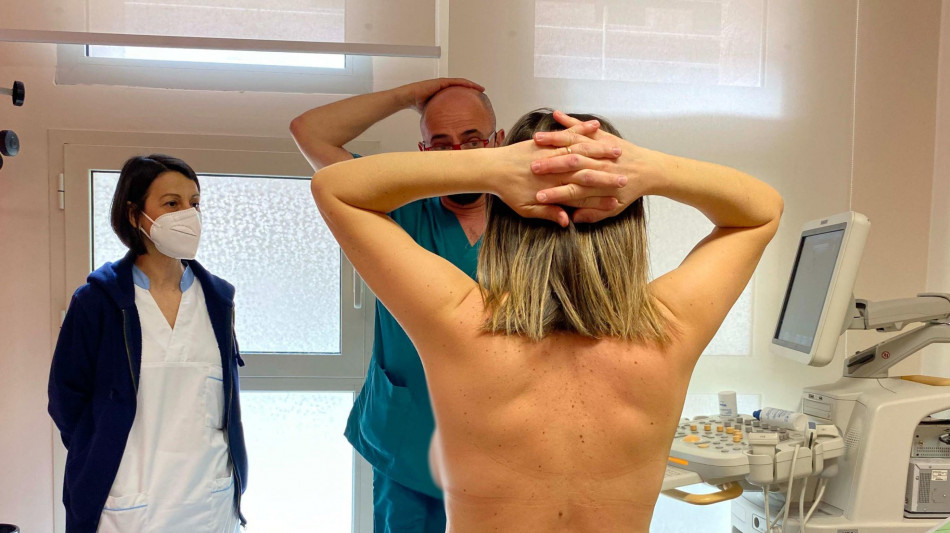 Tumore del seno, dal 2020 prescritti in Italia 30mila test genomici