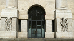 Borsa: Milano debole (-1,2%) con l'Europa e le banche dopo Trump, bene Eni
