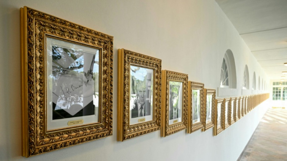 Trump instala placas en la Casa Blanca con ofensas contra Biden y Obama