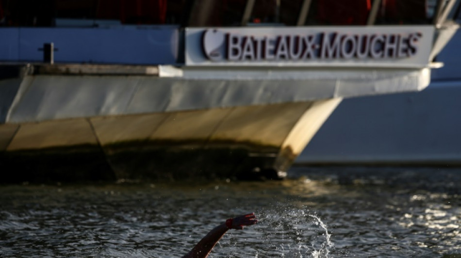 Chapuz&oacute;n en el Sena, entre la fuerza de la corriente y las dudas sobre el agua