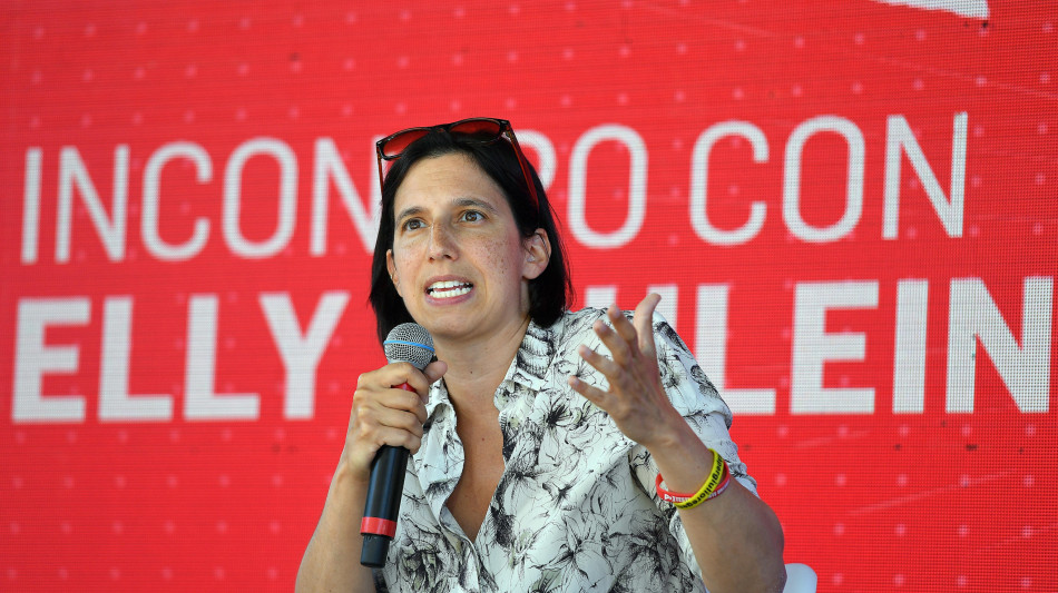 Schlein, su sanzioni ai Comuni fanno ci&ograve; che non fa il governo