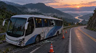 Conductor atribuye accidente de bus en la Panamericana a un ataque durante intento de asalto