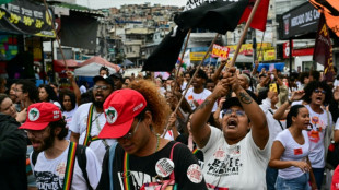 Ap&oacute;s opera&ccedil;&atilde;o mais letal da hist&oacute;ria, revolta toma conta das ruas da Vila Cruzeiro