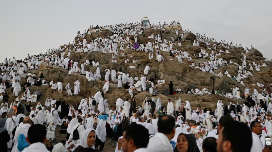 Les p&egrave;lerins musulmans sur le Mont Arafat, &eacute;tape phare du hajj 