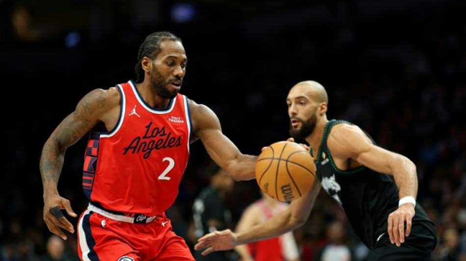 Leonard's 41 leads Clippers over T-Wolves, Knicks cruise