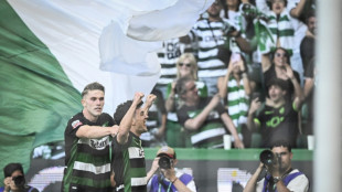 Sporting vence Vitória de Guimarães (2-0) e é bicampeão português