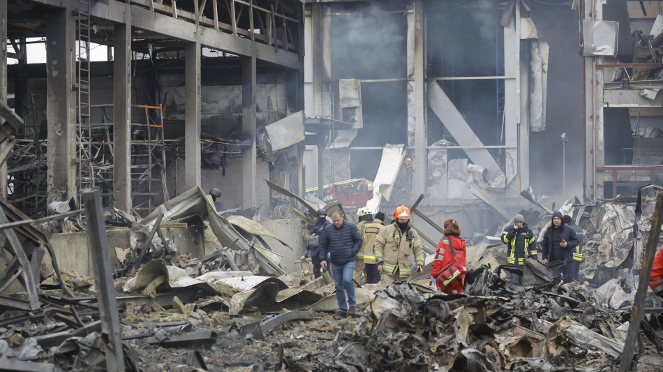 Kiev, 'colpite varie centrali, black-out in tutta Ucraina'