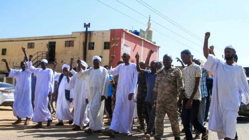 Dezenas de milhares de civis fogem de conflito no Sud&atilde;o