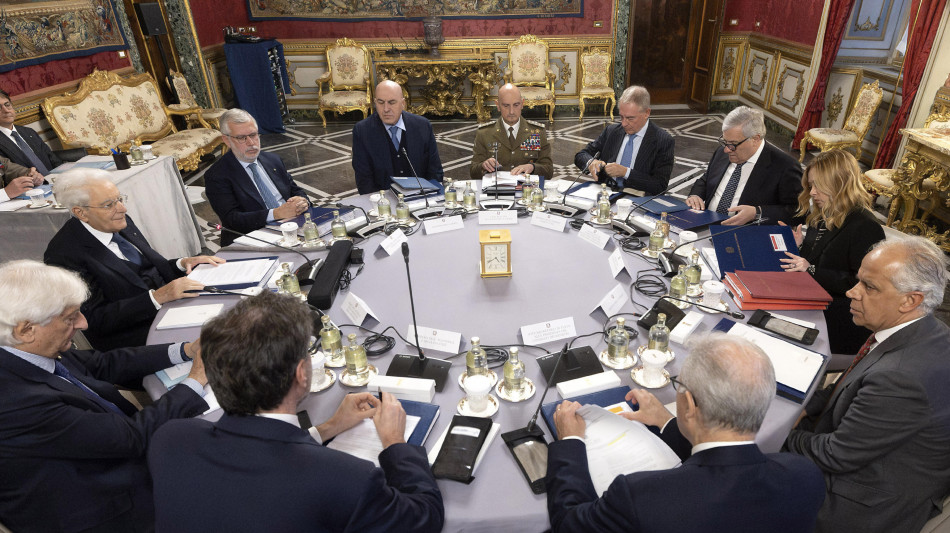 Crosetto 'dalla guerra ibrida rischi catastrofici'