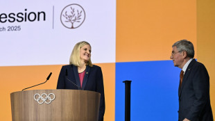 Erste IOC-Pr&auml;sidentin: Bach &uuml;bergibt an Coventry