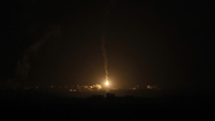 Potenti attacchi su Gaza city, '37 raid in 20 minuti'